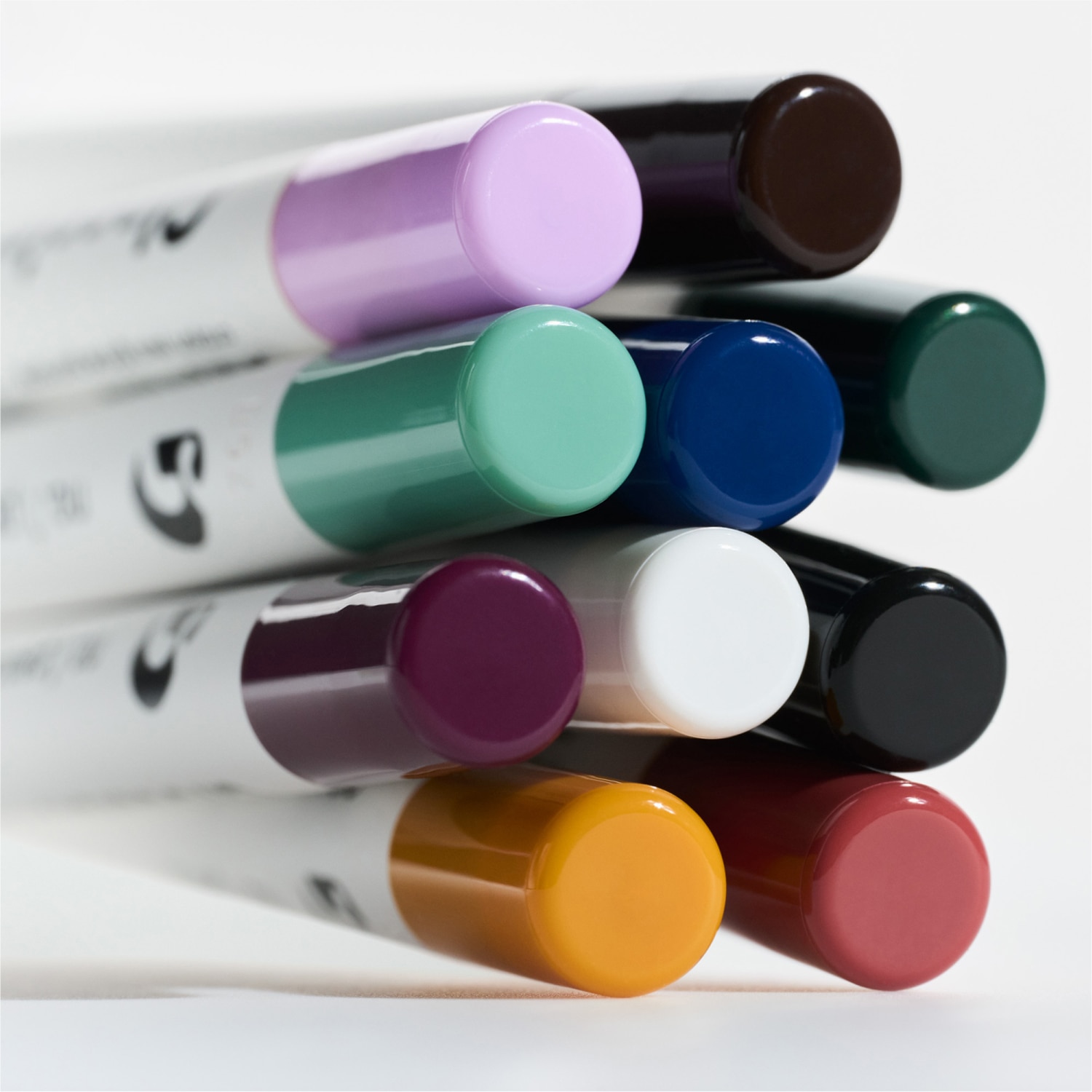 NO 1. PENCIL CREAMY LONG-WEARING EYELINER (DELINEADOR PARA OJOS DE LARGA DURACIÓN)